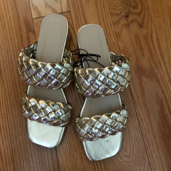 Women’s gold slippers - Picture 3 of 5